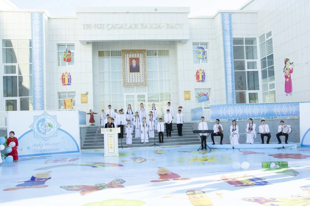 Ösüp gelýän ýaṣ nesil baradaky aýdyň mysaly