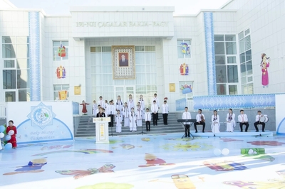 Ösüp gelýän ýaṣ nesil baradaky aýdyň mysaly