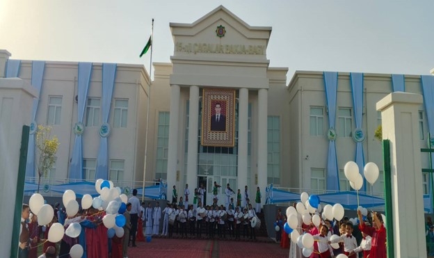 Ahal welaýatynyň Kaka etrabynda 
täze “Bagtly Zamana” obasynda 320 orunlyk çagalar bakja-bagy açyldy