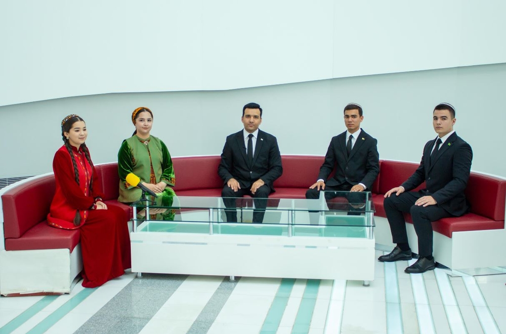 ÝAGŞYGELDI KAKAÝEW ADYNDAKY HALKARA NEBIT WE GAZ UNIWERSITETINDE TÜRKMENISTANYŇ HALK MASLAHATYNYŇ MEJLISINIŇ TARYHY, JEMGYÝETÇILIK-SYÝASY ÄHMIÝETINI WAGYZ ETMEK MAKSADY BILEN SOWAL-JOGAPLY BRIFING GEÇIRILDI