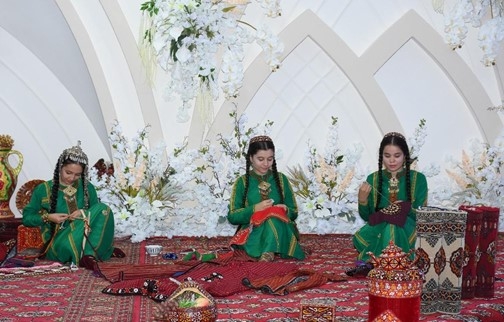 HÜNÄRLI NESIL – RÖWŞEN GELJEK