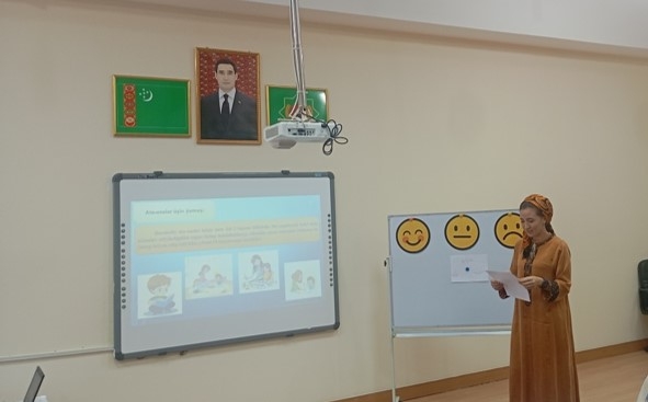 Çagalar baglarynda ata-eneleri çaga terbiýesinde 
ugrukdyrmak babatynda halkara tejribeler ornaşdyrylýar