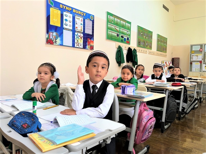 Новое партнерство ЮНИСЕФ и британского посольства для инклюзивного образования