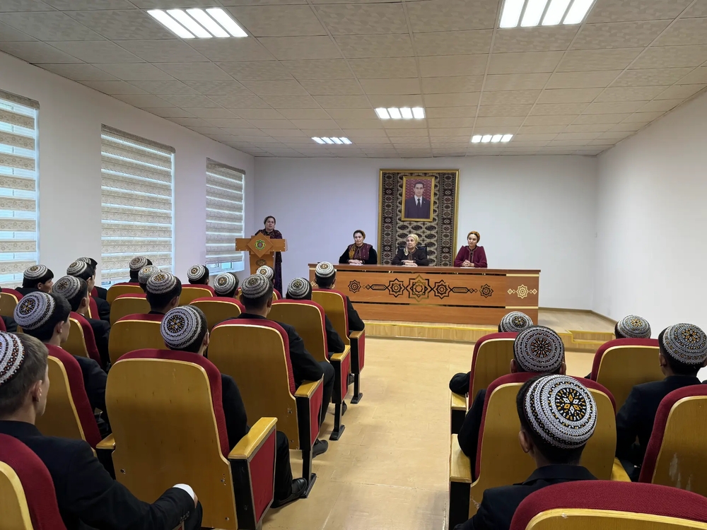 “Olimp” orta sport mekdebinde “Döwletli maslahatyň – döwletli netijeleri halkymyzyň bagtydyr” atly maslahat geçirildi