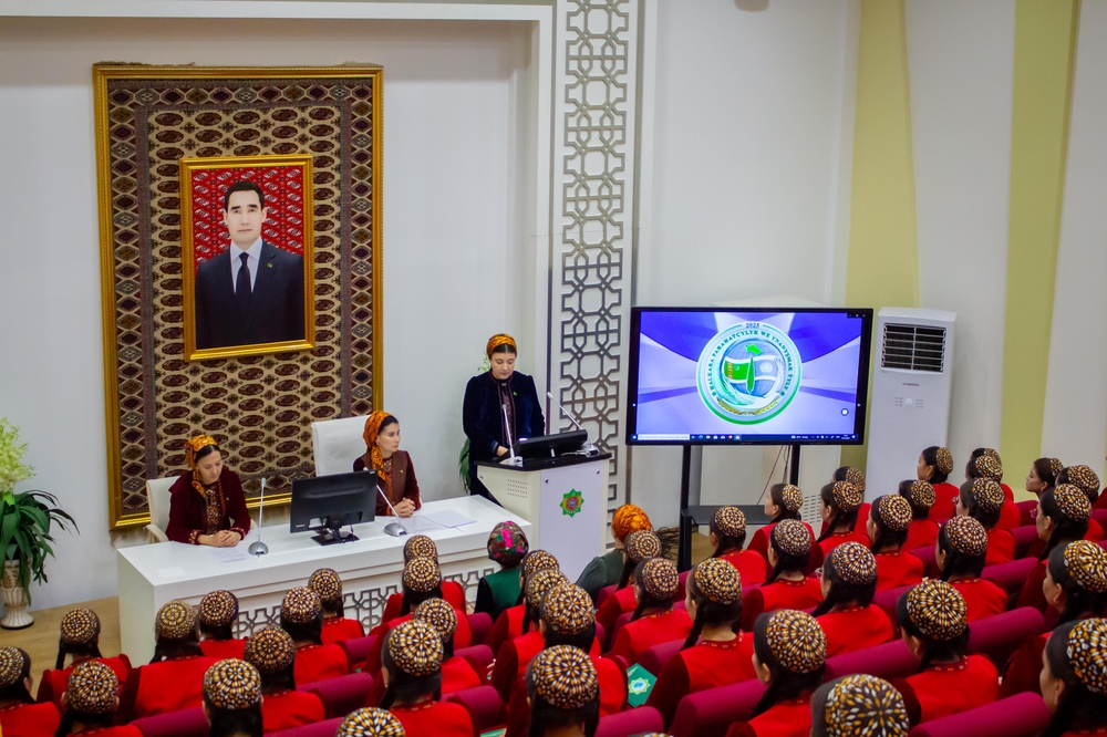 In the era of Revival of a new epoch of the Powerful State, in the year of “International Peace and Trust’’ preaching meeting on “Gender equality of Woman beauty” organized  by the Central Council of the Women’s Union of Turkmenistan and the primary Women’s organization of the   Yagshygeldi Kakayev International Oil and Gas University was held among the female students of University on October,16.