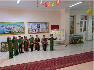 Mary welaýatynyň mekdebe çenli çagalar edaralarynda daşary ýurt dillerini okadýan mugallymlaryň gatnaşmagynda bäsleşik geçirildi