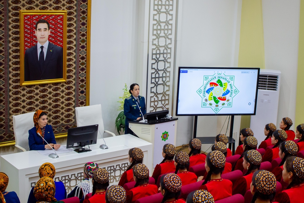 Ýagşygeldi Kakaýew adyndaky Halkara nebit we gaz uniwersitetiniň ilkinji zenanlar guramasynyň gurnamaklarynda wagyz-nesihat duşuşygy geçirildi.