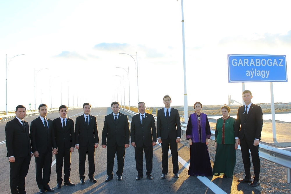 Teachers and Students of the Turkmen State Architecture and Construction Institute Conducted a Field Training Session on the New Modern Automobile Bridge Across the Garabogazköl 