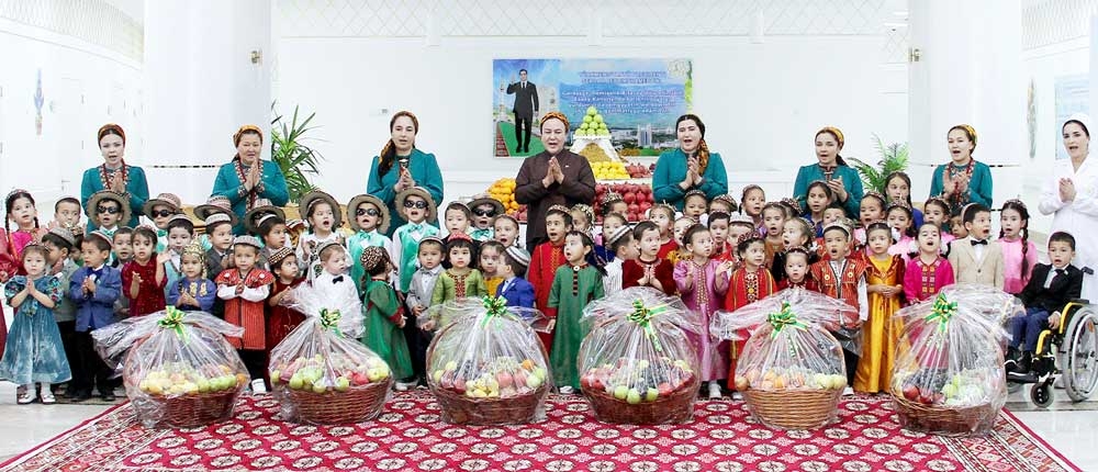 On the occasion of the Harvest Festival, children received gifts from the Leadership of Turkmenistan