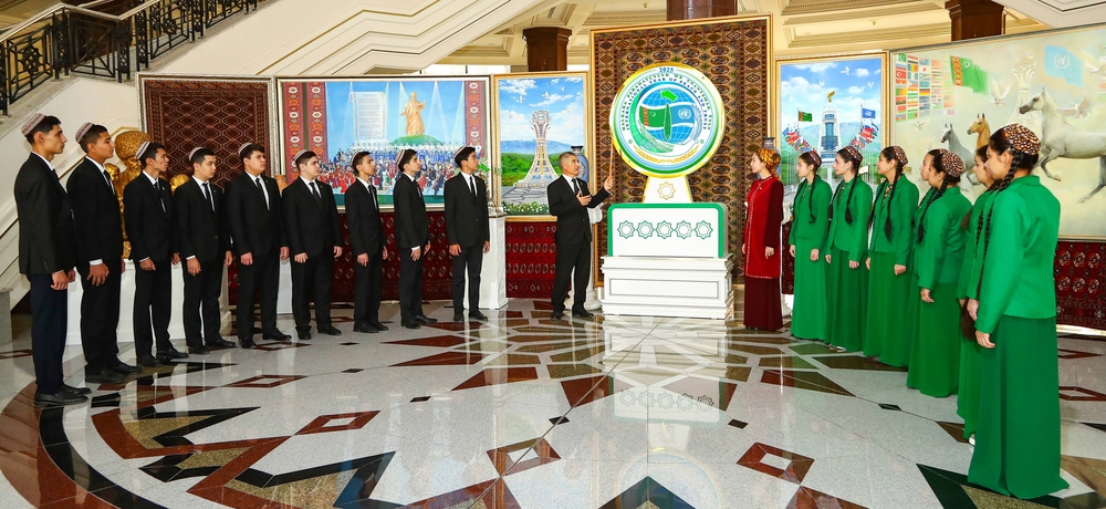 Halkara parahatçylyk we ynanyşmak ýyly hem-de hemişelik Bitaraplygymyzyň şanly 30 ýyllyk baýramyny şöhlelendirýän döredijilik sergisi