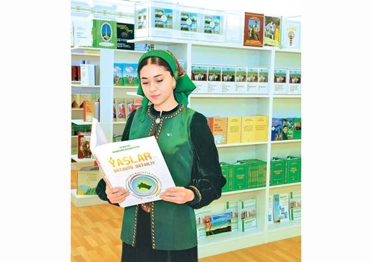 ТВОРЧЕСТВО НАШЕГО АРКАДАГЛЫ ГАХРЫМАН СЕРДАРА ВДОХНОВЛЯЕТ ПОКОЛЕНИЯ