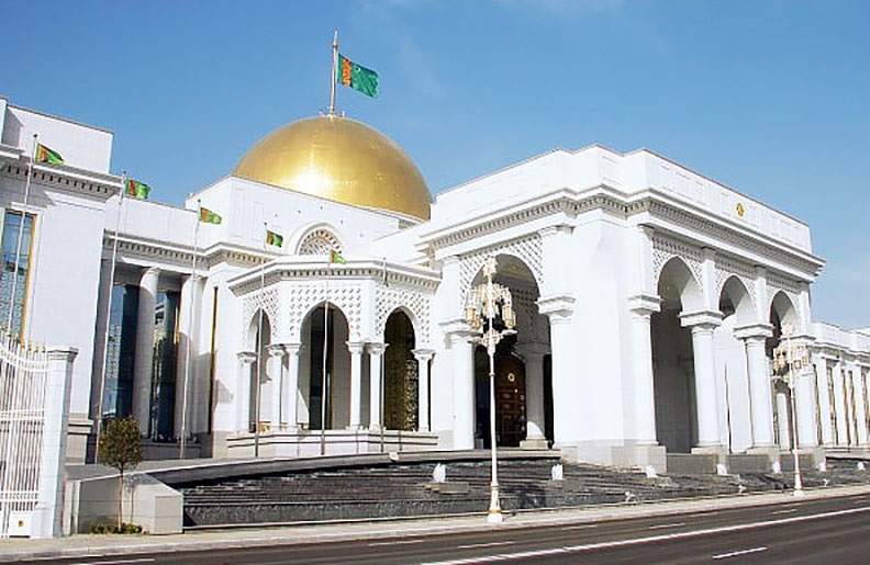 Türkmenistanyň Prezidenti 11-13-nji dekabry iş güni däl diýip yglan etmek hakynda Permana gol çekdi