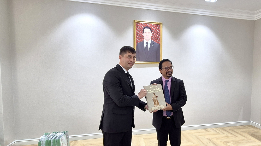 Meeting with a group of representatives from Malaysian higher education institutions.