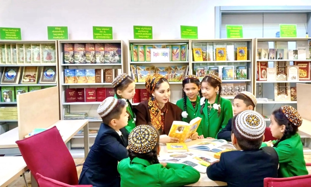 THE WORLD OF BOOKS — THE WORLD OF KNOWLEDGE