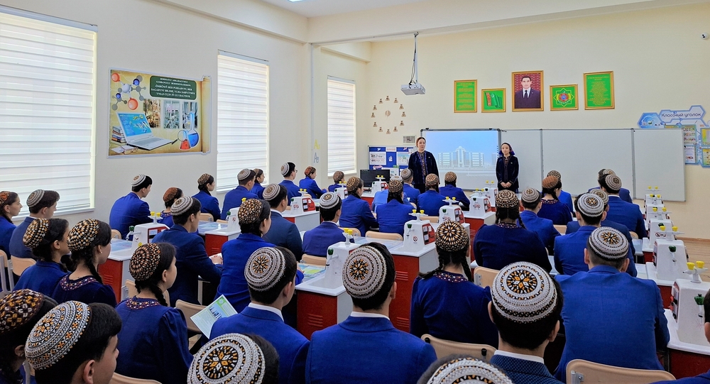 Ýaşlary hünäre ugrukdyrmak 