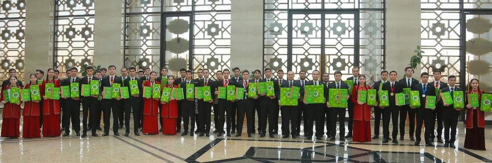 Halkara bilim bäsleşikleriniň ýeňijileri sylaglanyldy
