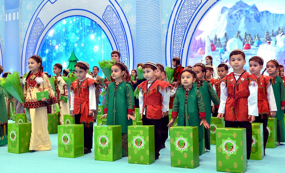 В Ашхабаде состоялось награждение победителей детской премии имени Гулбаба