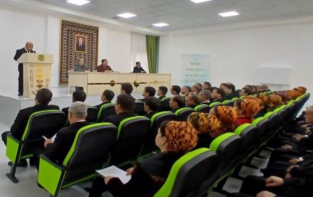 Mary welaýatynda pedagogik işgärleriň ýanwar maslahatlary geçirildi