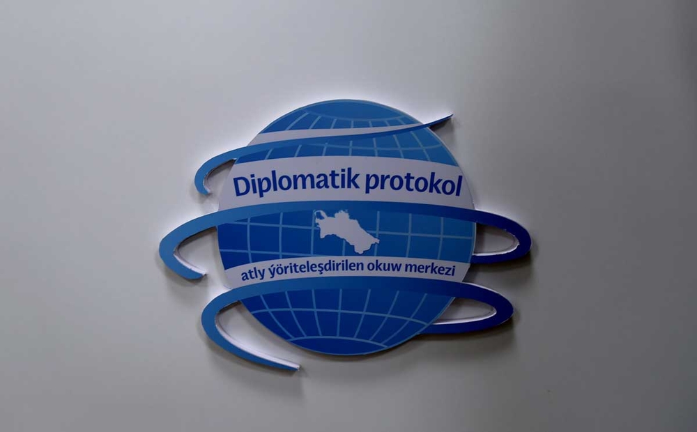 Ýaş hünärmenler HGI-de "diplomatik protokol" boýunça intensiw taýýarlyk okuwlaryny geçerler