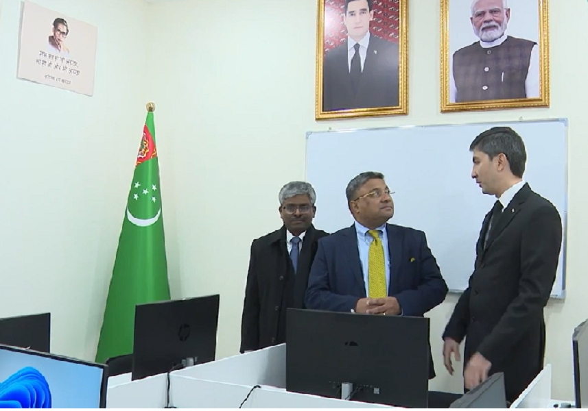 В ашхабадском вузе открыли кабинет хинди