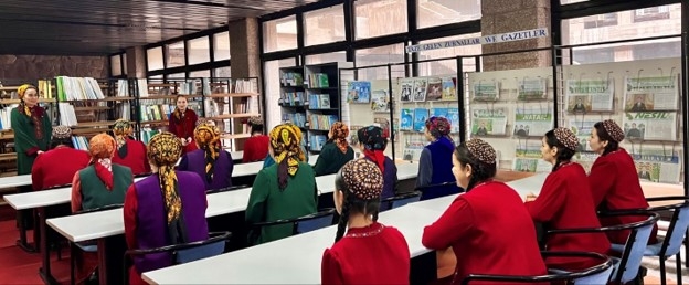 KITAPHANAÇYLAR BILEN GEÇIRILEN MASLAHAT