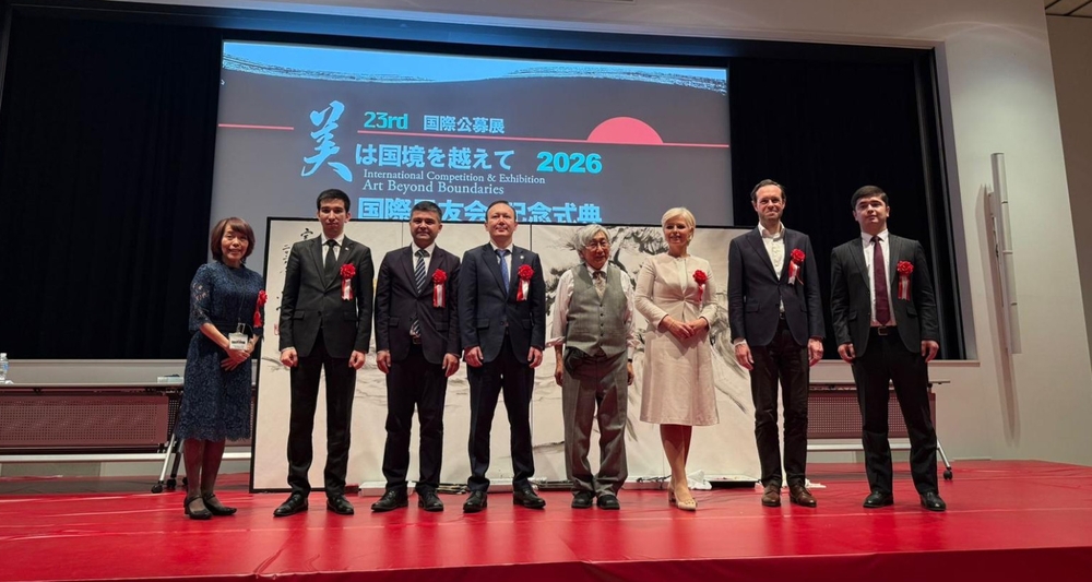 Türkmen okuwçylary öz sungat eserlerini Tokioda geçirilen sergide görkezdiler