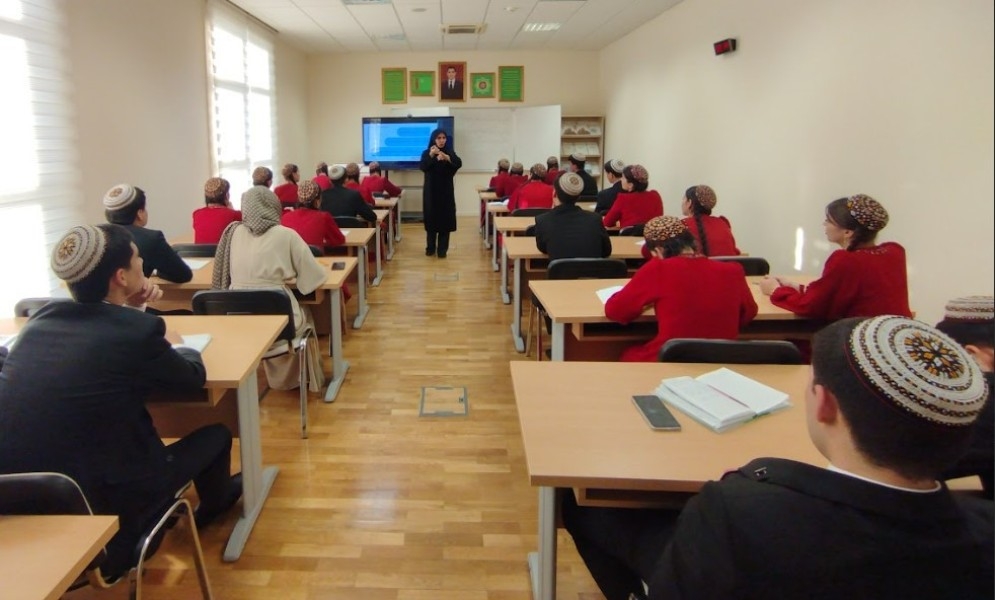 Professional development courses in Persian language have been launched in five Turkmen higher education institutions