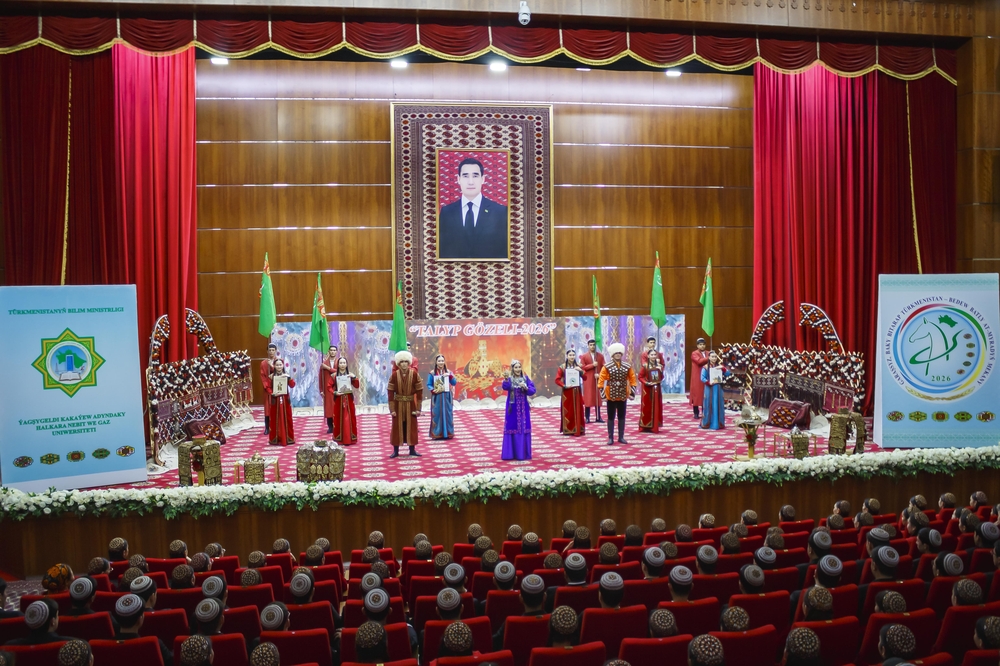 Ýagşygeldi Kakaýew adyndaky Halkara nebit we gaz uniwersitetinde “Talyp gözeli – 2026” atly gözellik bäsleşigi geçirildi