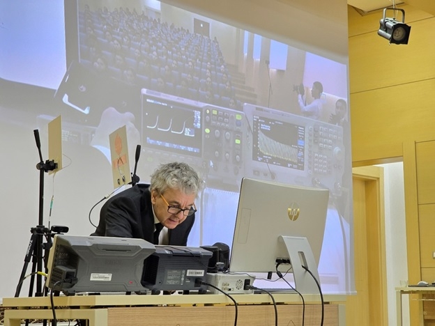 Distinguished Master Class Hosted by Professor from the Institute of Electronics, Graz University of Technology