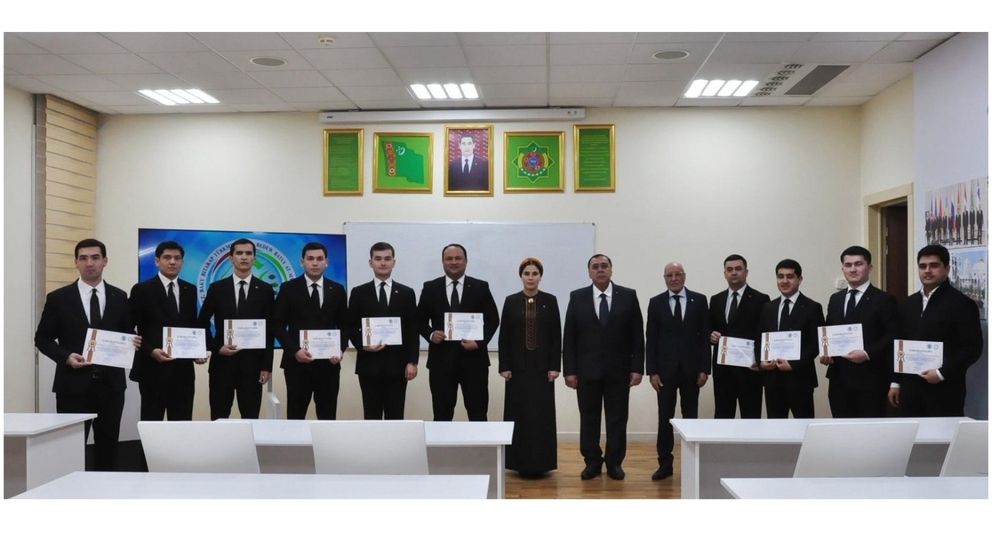 HGI-de gysga möhletleýin okuwy tamamlan diňleýjilere ýörite şahadatnamalar gowşuryldy