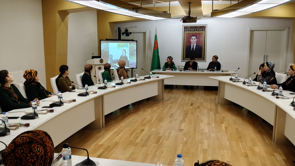 Ýurdumyzyň paýtagty Aşgabat şäherinde, «Zenan we tebigat» atly döredijilikli duşuşyk geçirildi