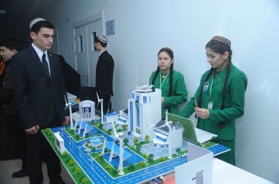 Türkmenistanyň uniwersitetinde «Altyn asyryň altyn zehinleri» olimpiadasynyň jemleýji tapgyry boldy