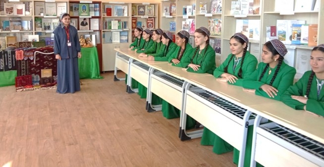 DÜNÝÄNIŇ ÝARAŞYGY SIZ GÖZELLER!