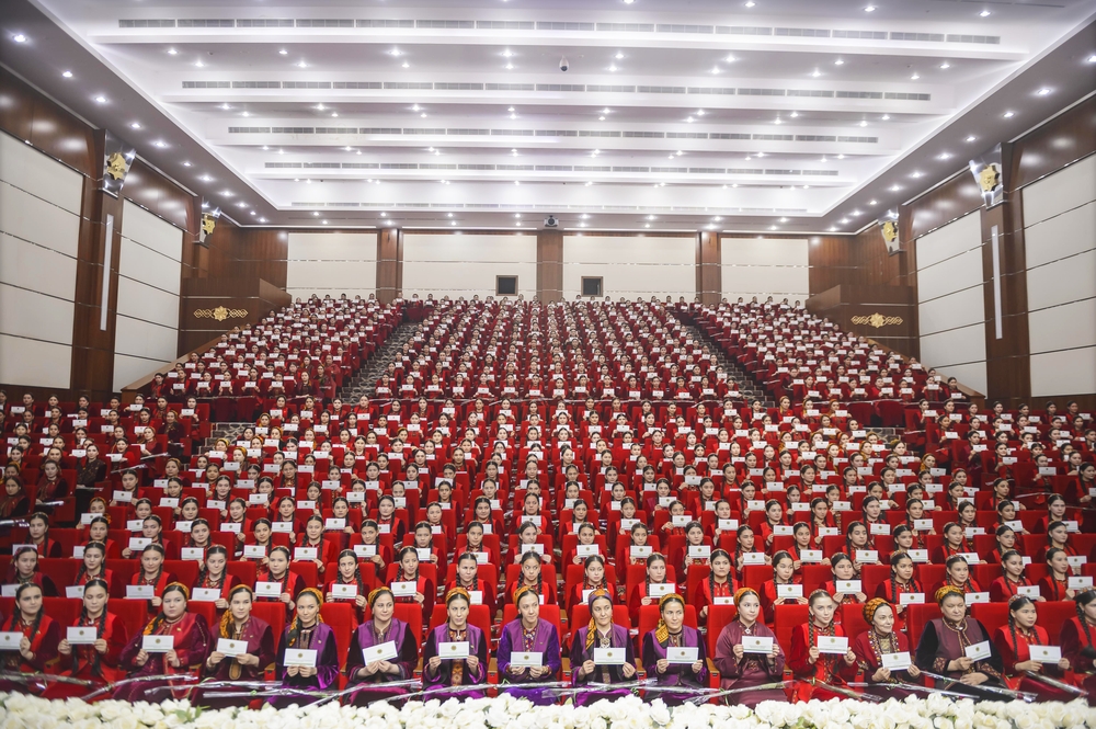 ÝAGŞYGELDI KAKAÝEW ADYNDAKY HALKARA NEBIT WE GAZ UNIWERSITETINDE HALKARA ZENANLAR GÜNI MYNASYBETLI PUL SOWGATLARYNY GOWŞURMAK DABARASY GEÇIRILDI
