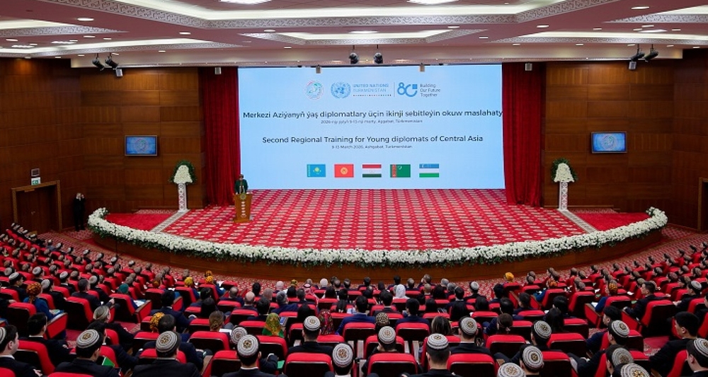 Aşgabatda Merkezi Aziýanyň ýaş diplomatlary üçin ikinji sebitleýin okuw maslahaty geçirilýär
