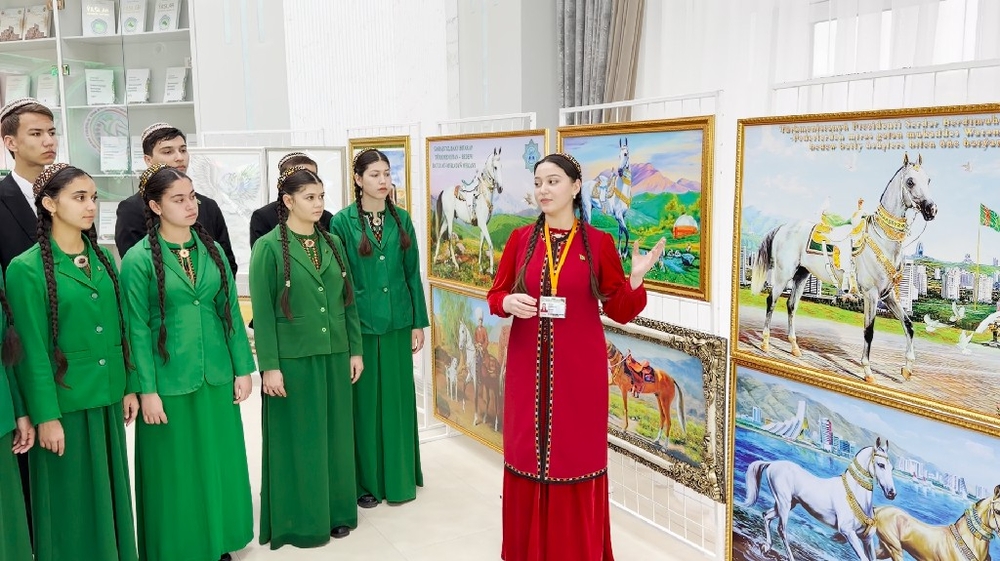 Kitap bilen dünýä syry açylýar