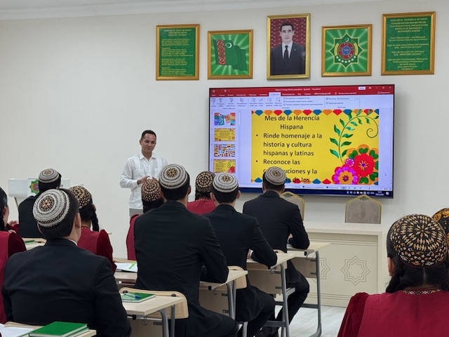 ISPAN MEDENIÝETINE WE DILINE BAGYŞLANAN DUŞUŞYK GEÇIRILDI