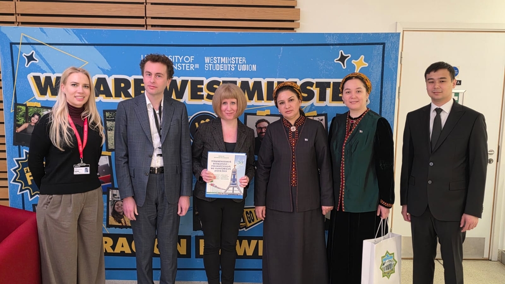 Halkara ynsanperwer ylymlary we ösüş uniwersitetiniň wekileýetiniň London şäherine iş sapary