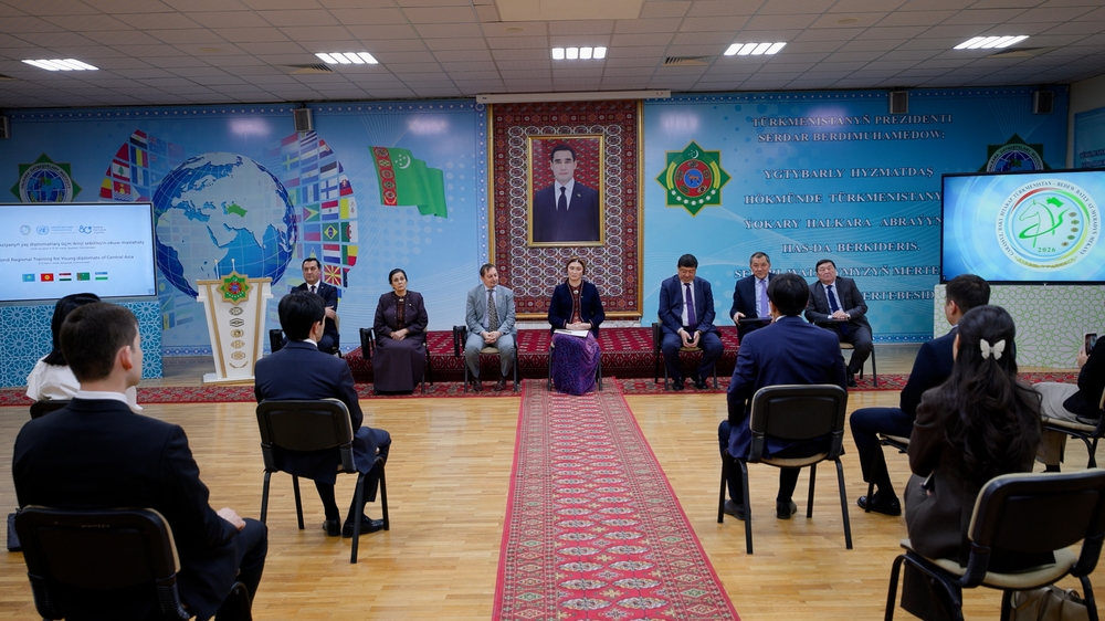 Merkezi Aziýanyň ýaş diplomatlary we döwlet gullukçylary üçin ikinji
 sebitleýin okuw maslahatynyň ýapylyş dabarasy
