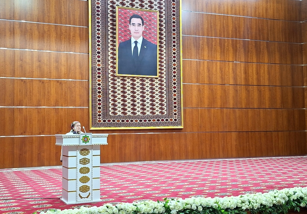 Председателем первичной женской организации Международного университета нефти и газа имени Ягшыгелди Какаева была проведена просветительно-воспитательная встреча для студенток