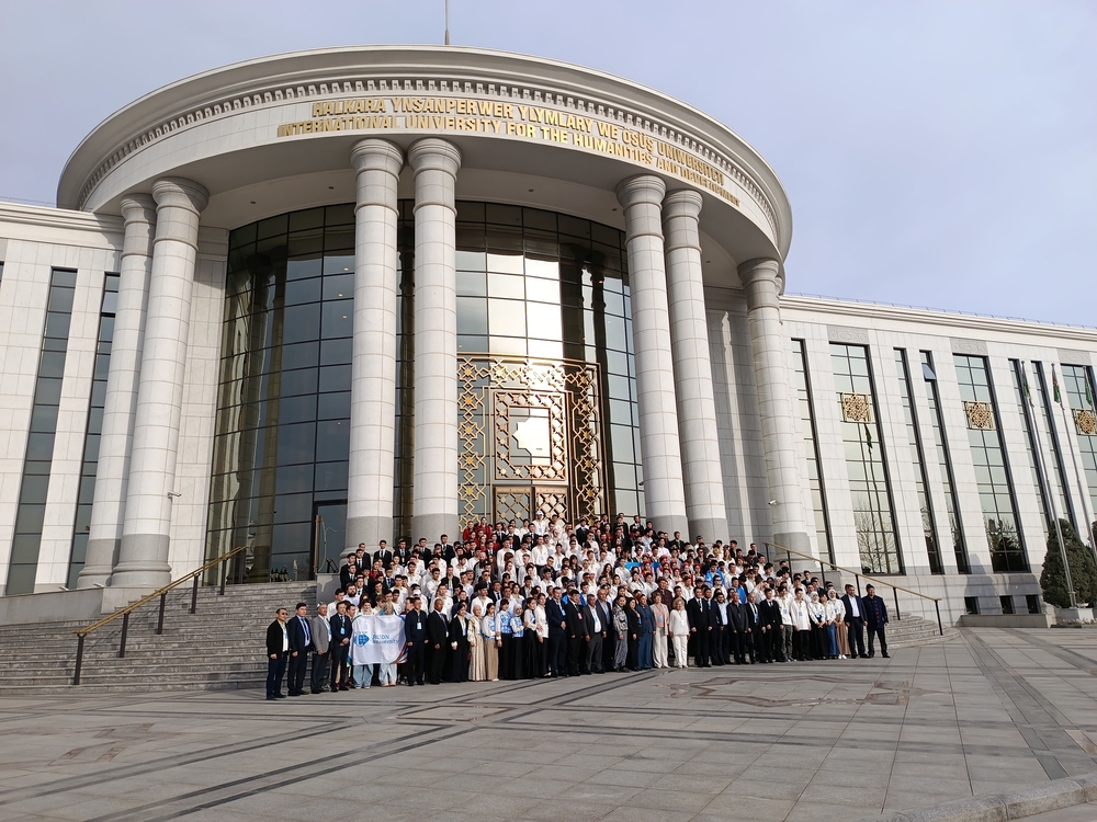 HALKARA YNSANPERWER YLYMLARY WE ÖSÜŞ UNIWERSITETINDE HALKARA BÄSLEŞIGE BADALGA BERILDI