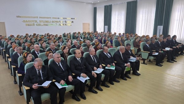 UMUMYBILIM MAKSATNAMALARY BOÝUNÇA TEBIGY YLMY UGRA DEGIŞLI DERSLERI OKATMAGYŇ USULYÝETINIŇ DERWAÝYS WEZIPELERINE WE OLARY ÇÖZMEGIŇ ÝOLLARYNA BAGYŞLANAN USULY-AMALY MASLAHAT GEÇIRILDI