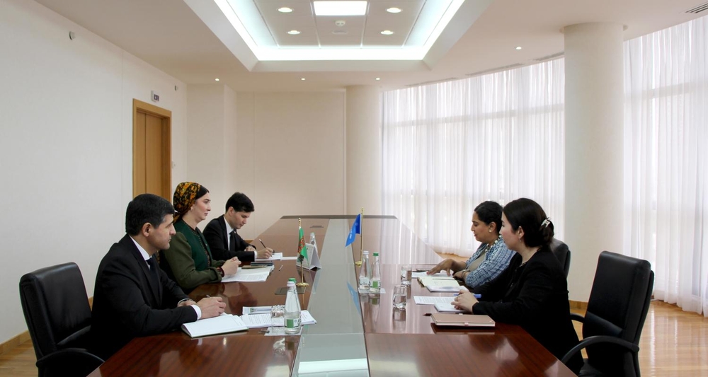 Türkmenistan bilen ÝUNISEF-niň hyzmatdaşlygynyň möhüm ugurlary maslahatlaşyldy