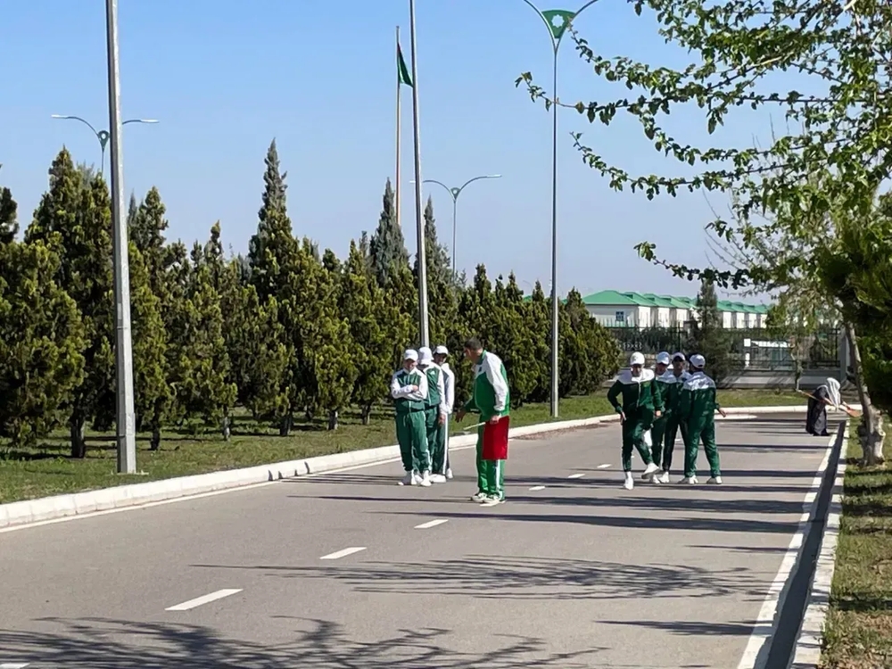 «Olimp» orta sport we Ýaş olimpiaýaçylary taýýarlaýyş mekdepleriniň okuwçylarynyň arasynda ýol hereketiniň howpsuzlygyna bagyşlanan bäsleşik geçirildi