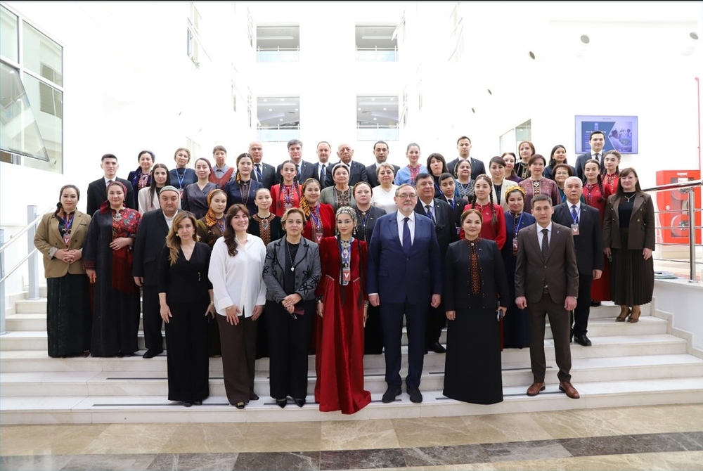 BMG-niň «DURNUKLY ÖSÜŞIŇ MAKSATLARYNA 
ÝETMEK ÜÇIN KLIMAT BILIMI WE KLIMAT BOÝUNÇA HEREKETLER. (KLIMAT GUTUSY)» ATLY TASLAMASYNYŇ JEMLEÝJI OKUW MASLAHATY GEÇIRILDI