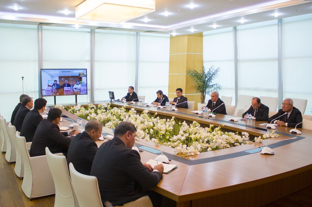 Ýagşygeldi Kakaýew adyndaky Halkara nebit we gaz uniwersitetinde Türkmen-Hytaý energetika okuw merkezini döretmek barada Ylalaşygyň taslamasyny ara alyp maslahatlaşmak maksady bilen, sanly ulgam arkaly iş maslahaty geçirildi