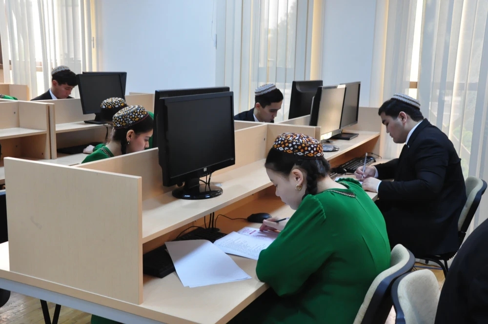 Halkara bilim güni mynasybetli, mekdep okuwçylarynyň arasynda toplumlaýyn olimpiada başlandy