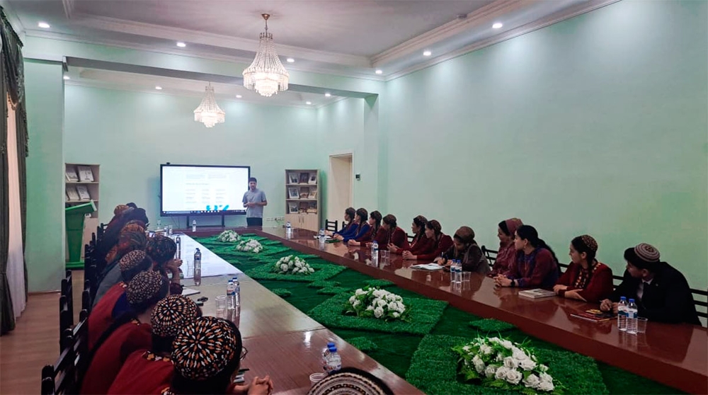 An open lesson titled "Psychology of Strong Brands" was held for agricultural students