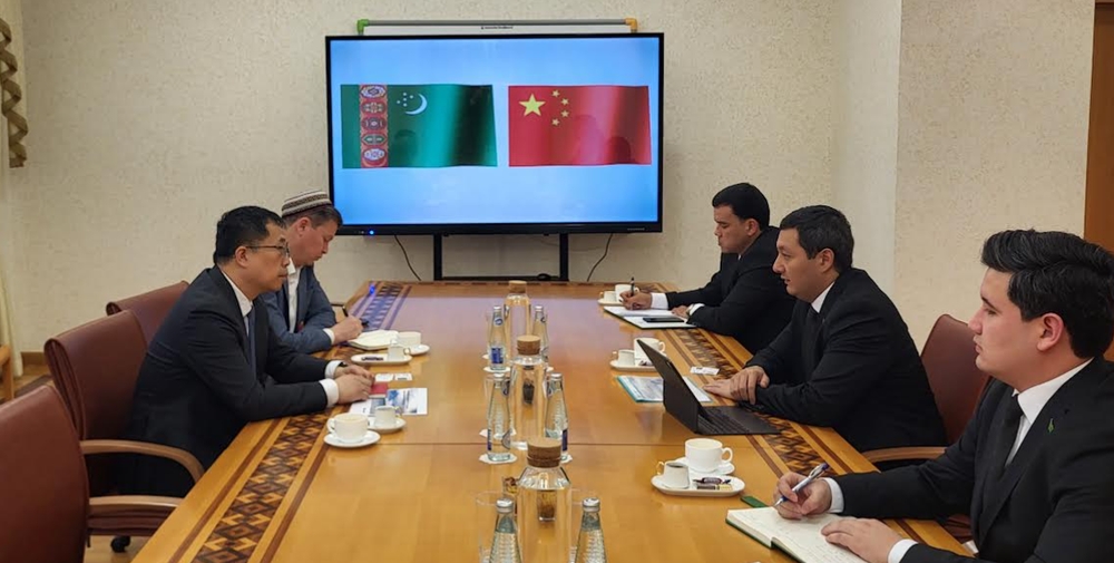 Huawei kompaniýasynyň wise-prezidenti bilen emeli aň we IT işgärlerini taýýarlamak boýunça hyzmatdaşlyk meseleleri ara alnyp maslahatlaşyldy