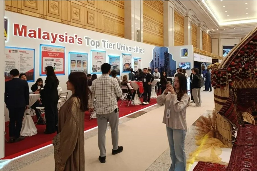 Malaýziýanyň uniwersitetleri “Turkmen Travel 2026” sergisinde mümkinçiliklerini tanyşdyrdy